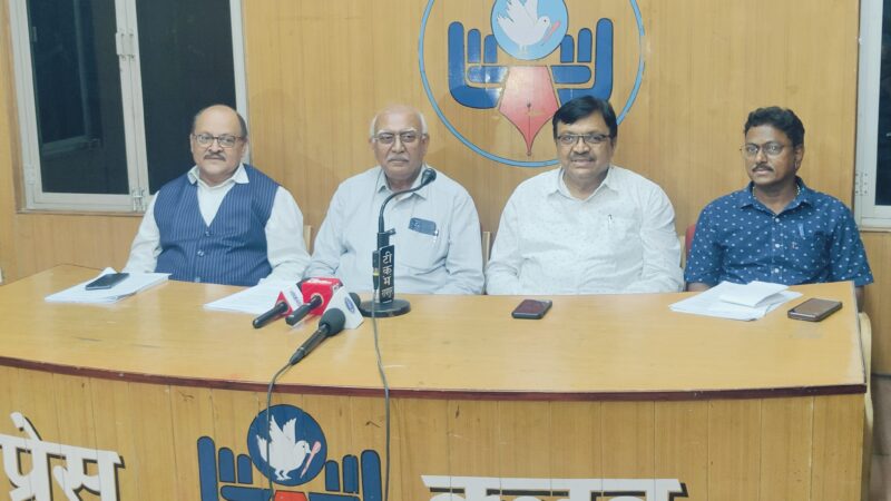 बुद्धिजीवियों द्वारा नक्सलियों को मुख्यधारा में लौट आओ,शांति का संदेश !