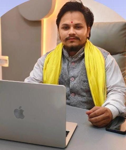 लंगोट का ढीला,लड़कीबाज पंडित जी ?