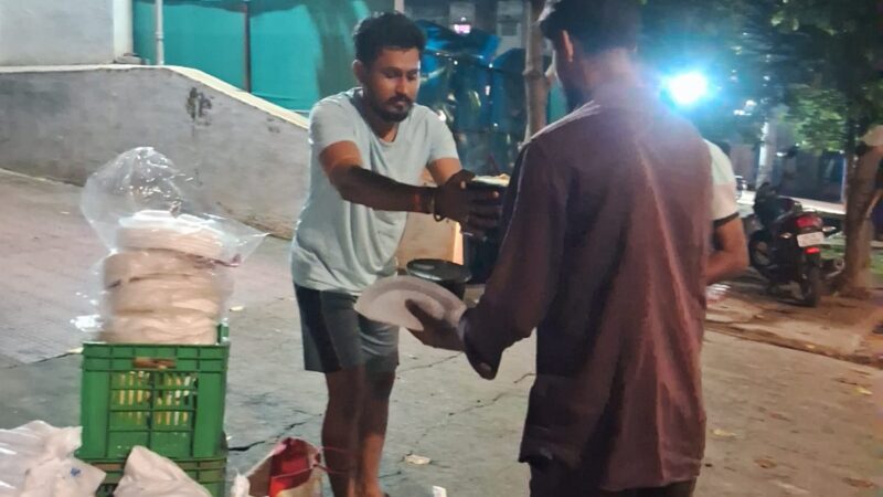 भगवा ब्रिगेड के आपातकालीन भंडारे ने प्राकृतिक आपदा से ग्रसित सैकड़ों हिंदुओं की नहीं रहने दिया भूखा !